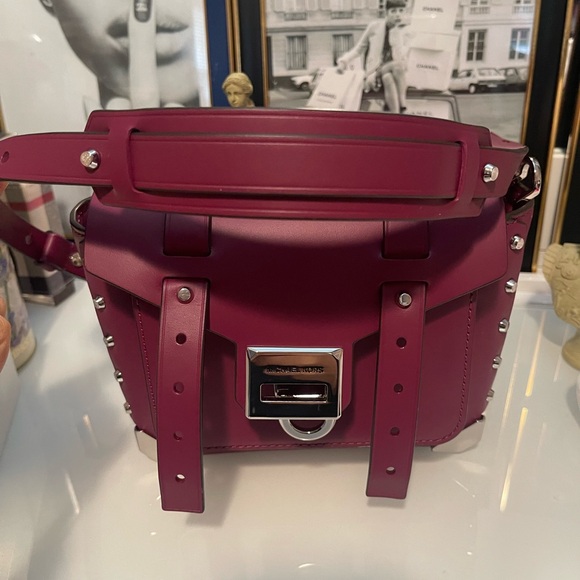 NWOT Michael Kors Manhattan Leather Crossbody bag. Burgundy colour. - Picture 11 of 13